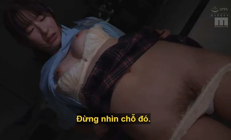 Sếp trên mưu tính sẽ nắc kiệu em dưới chảnh chọe lười nhác, suốt ngày chỉ chăm chăm tán gẫu với trai.